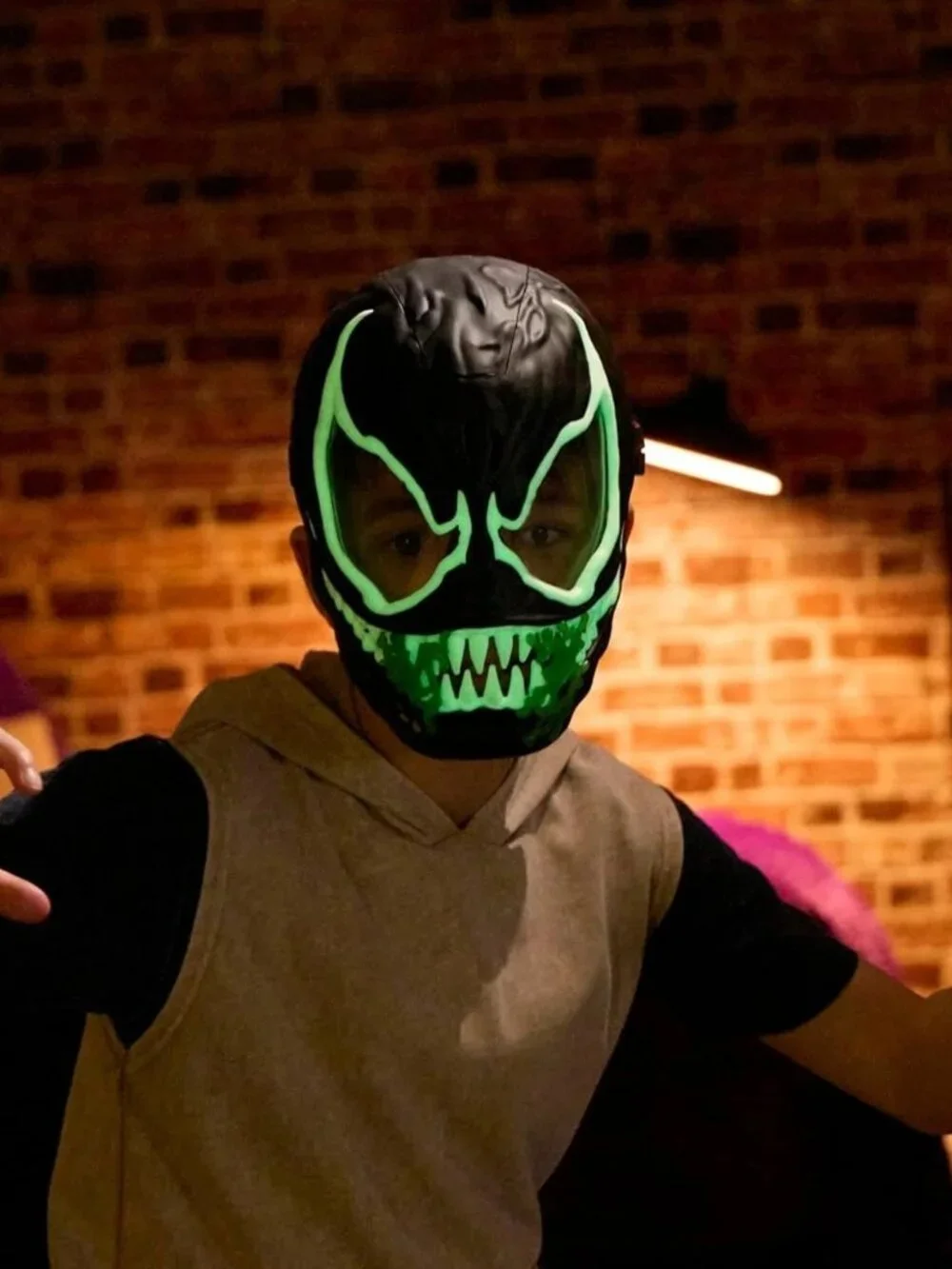 VENOM VERSUS SPIDERMAN Glow in the Dark Mask with Sounds and Phrases - NEW NIB